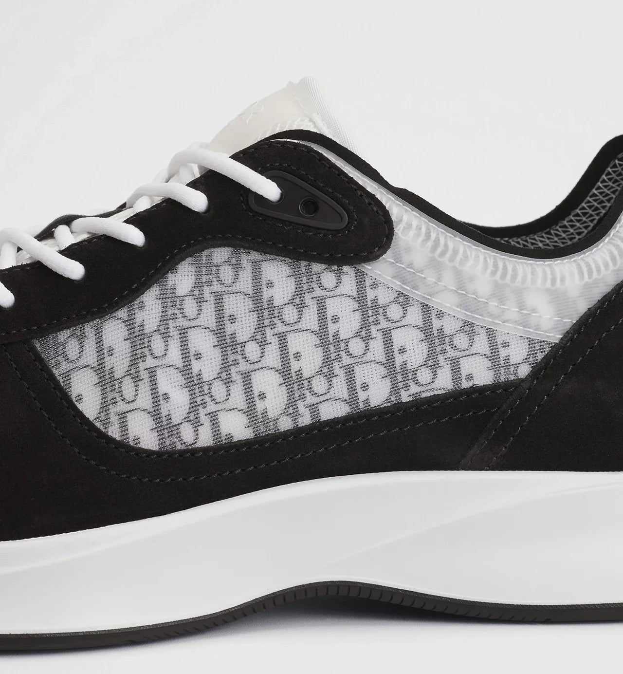 B25 Runner Sneaker