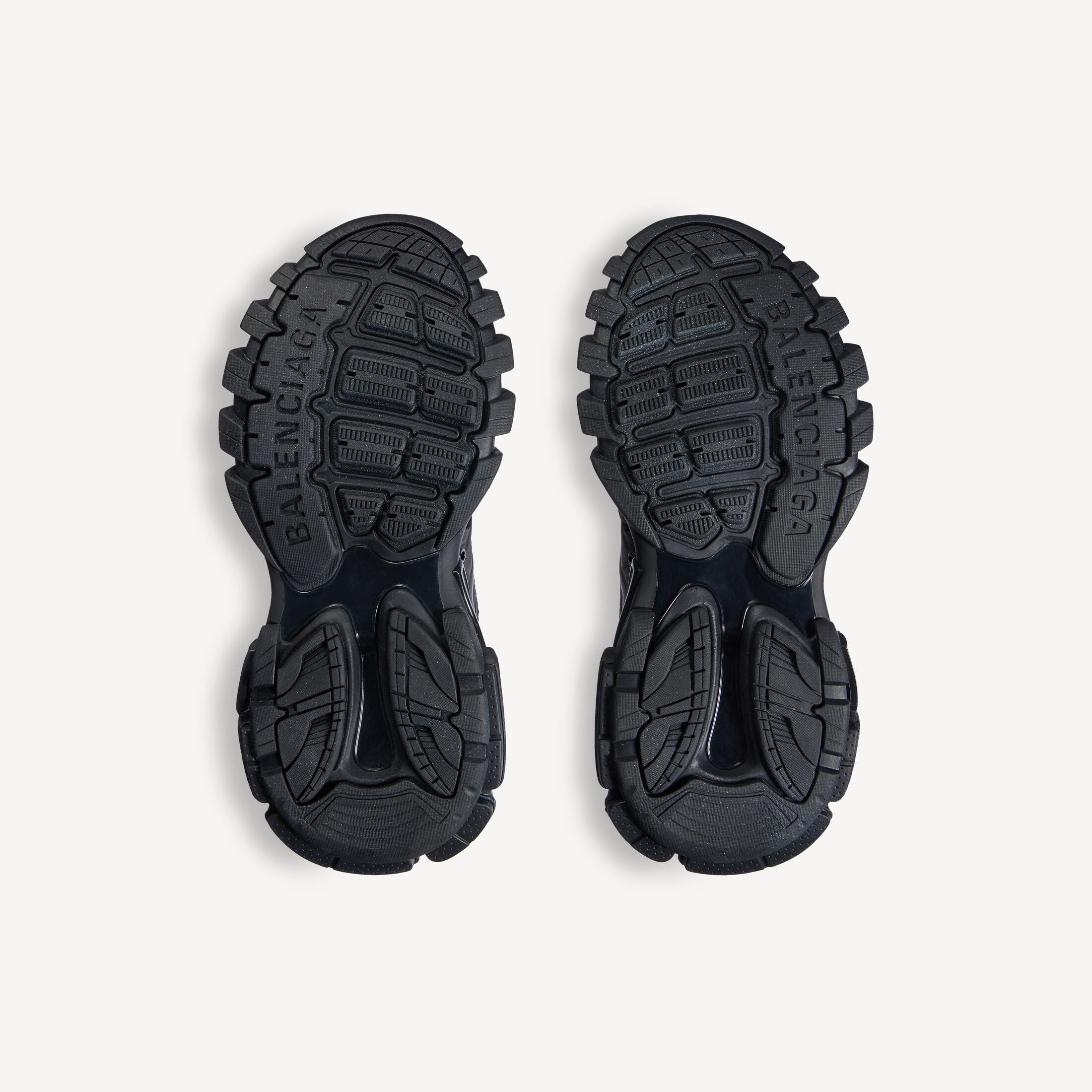 Men's Track Signature Sneaker in Black/white