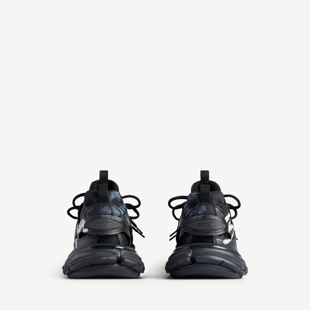 Men's Track Signature Sneaker in Black/white