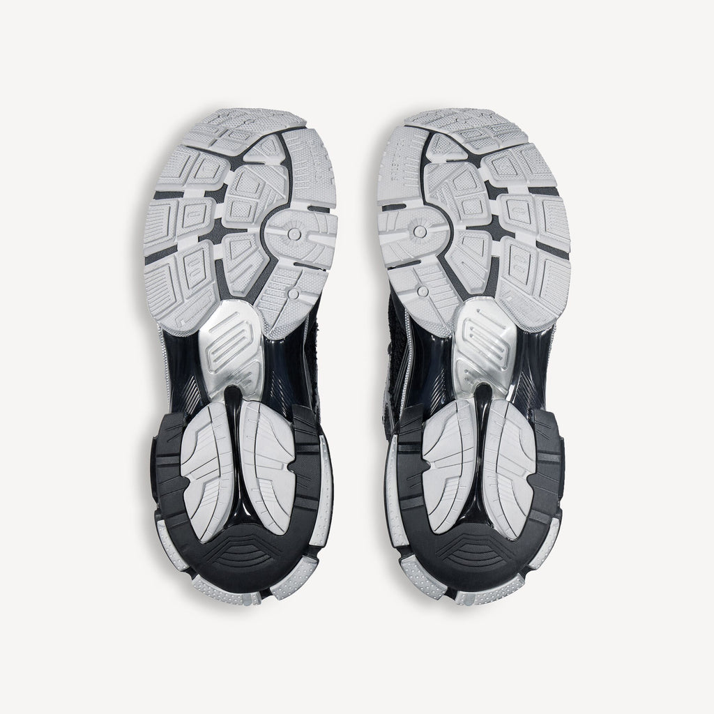 Men's Runner Trainers in Black/silver