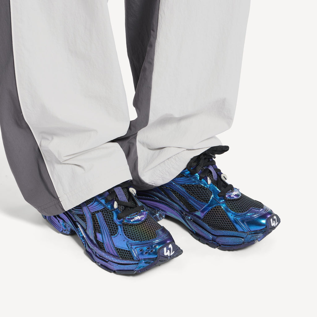 Men's Runner Iridescent Trainers in Blue