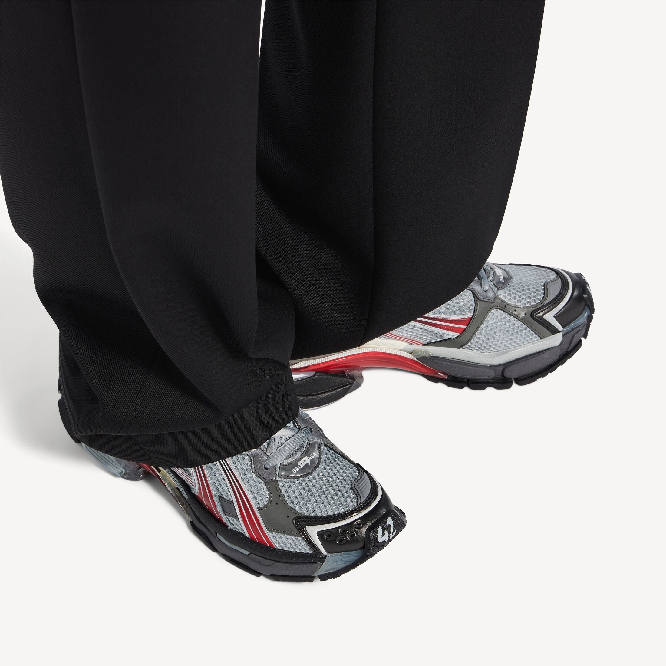 Men's Runner Gradient Trainers in Grey/red/black