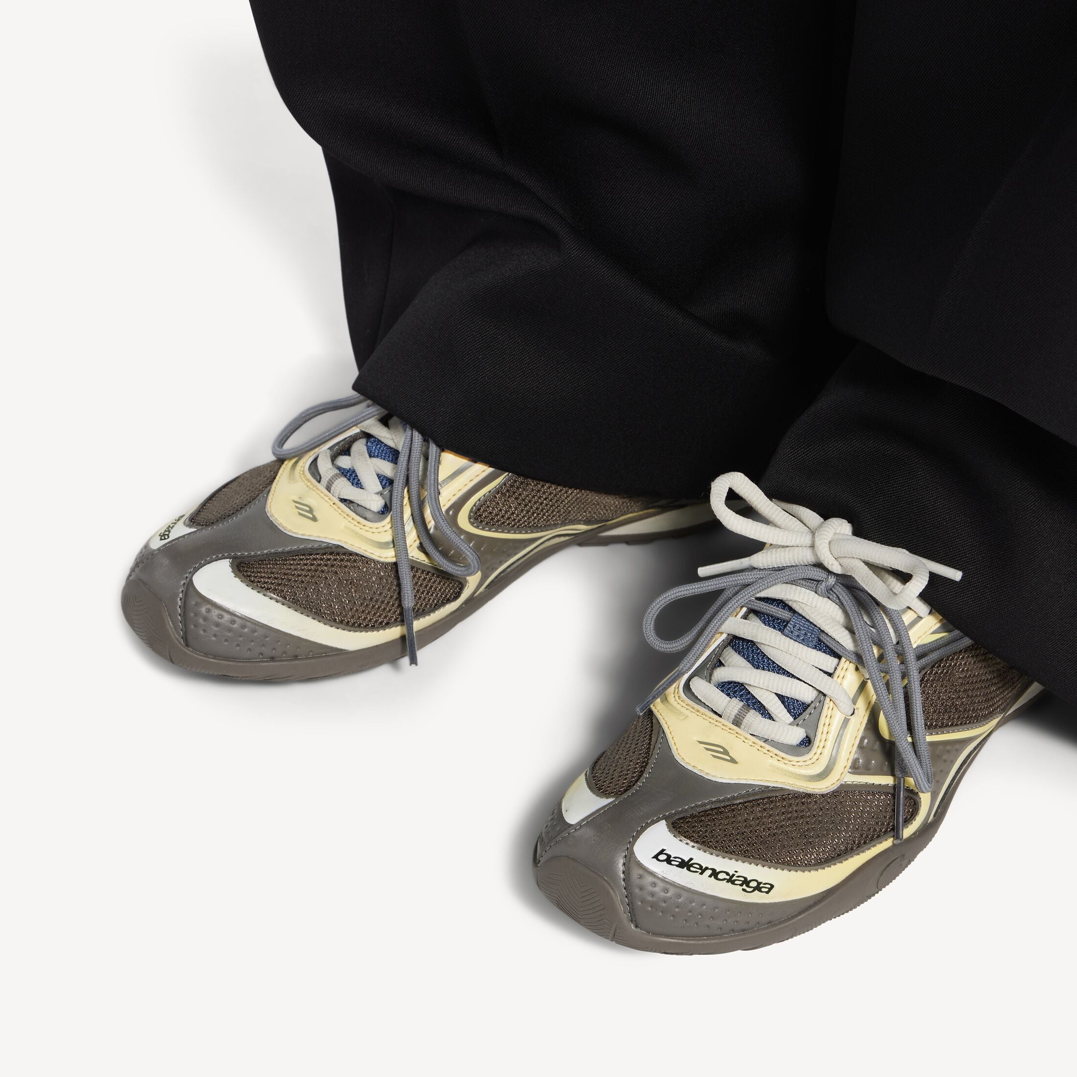Men's Radar Gradient Lines Trainers in Brown/blue/yellow/grey