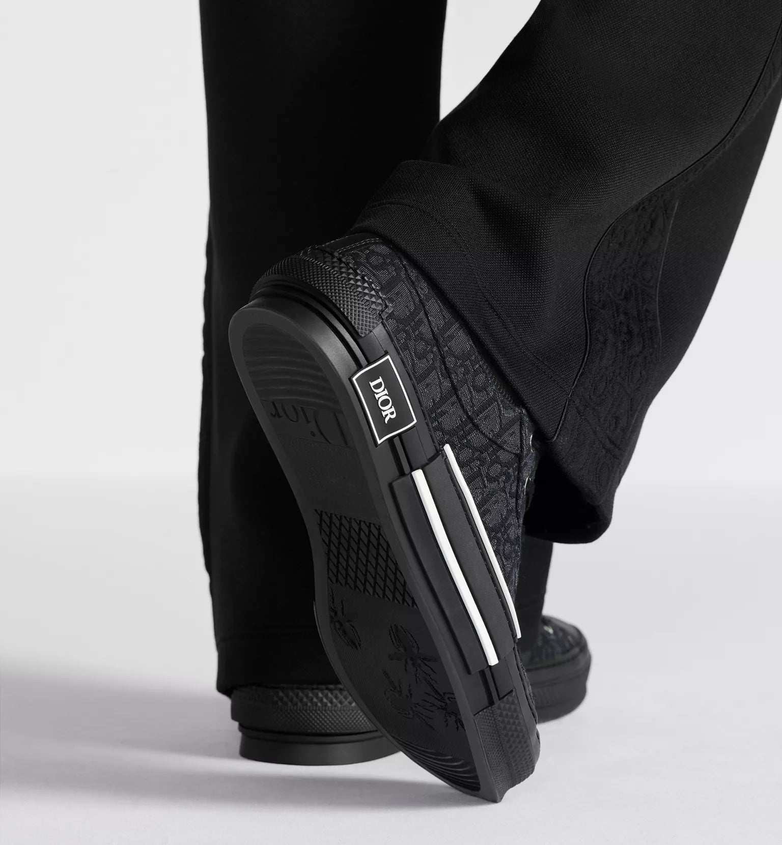 B23 League High-Top Sneaker