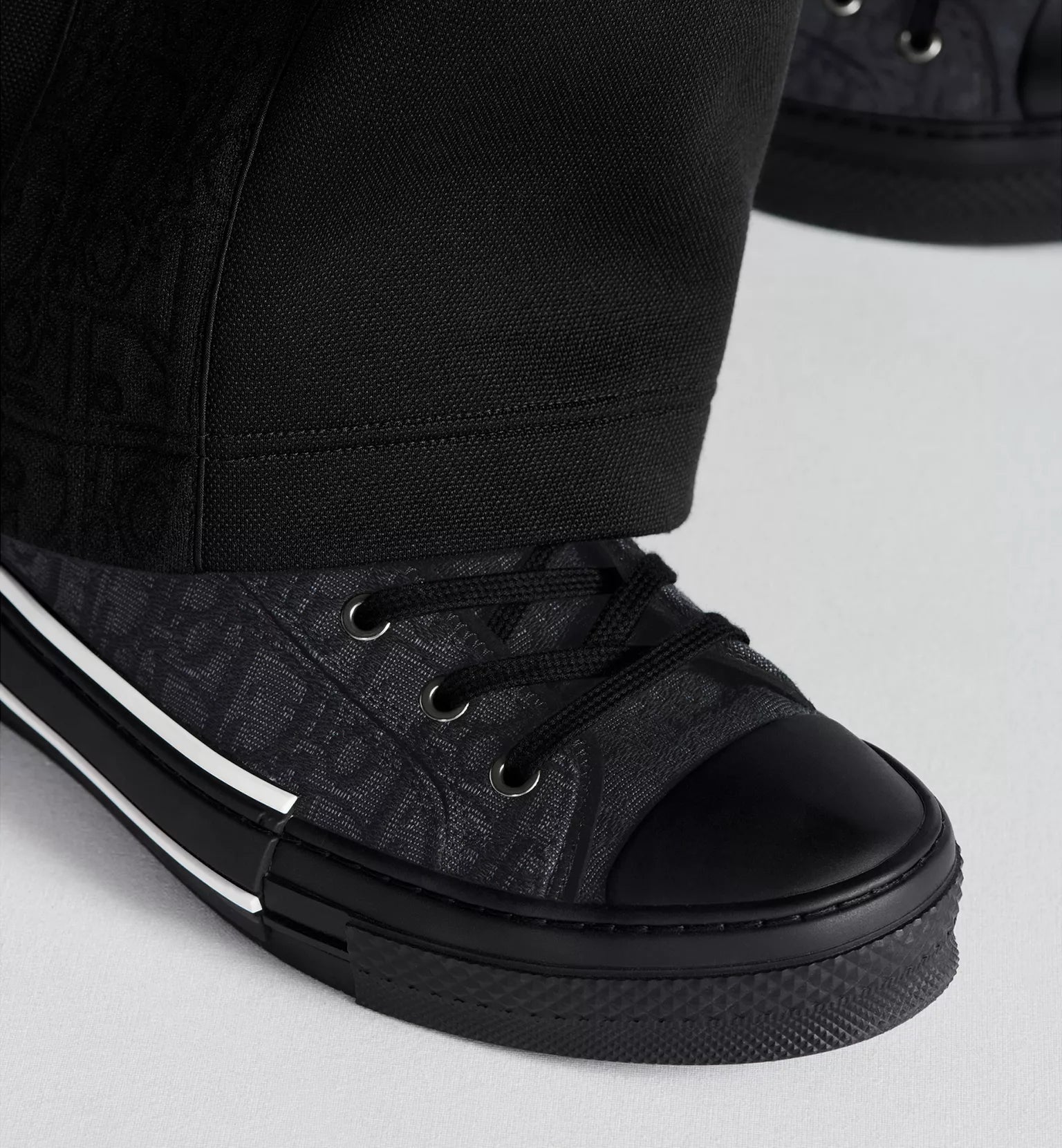 B23 League High-Top Sneaker