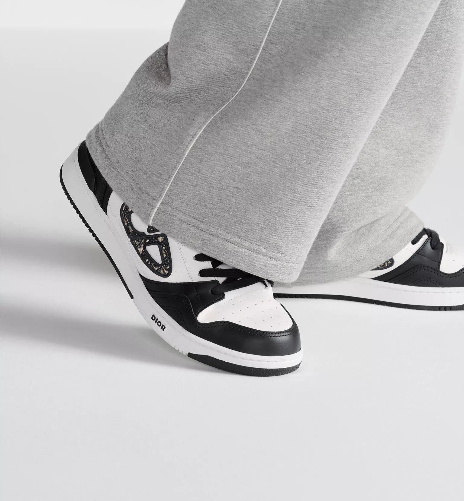 B57 Dribble Low-Top Sneaker