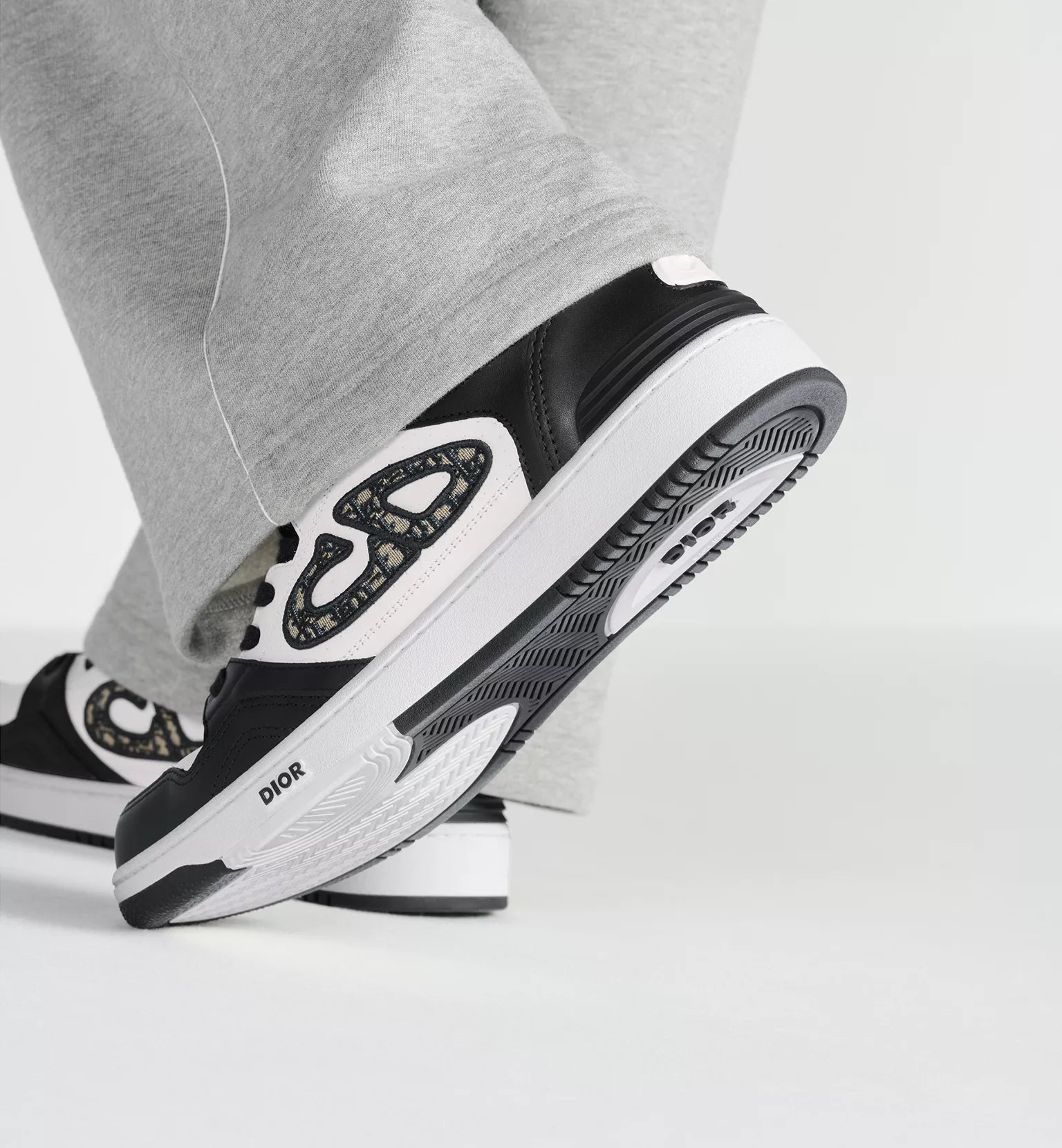 B57 Dribble Low-Top Sneaker