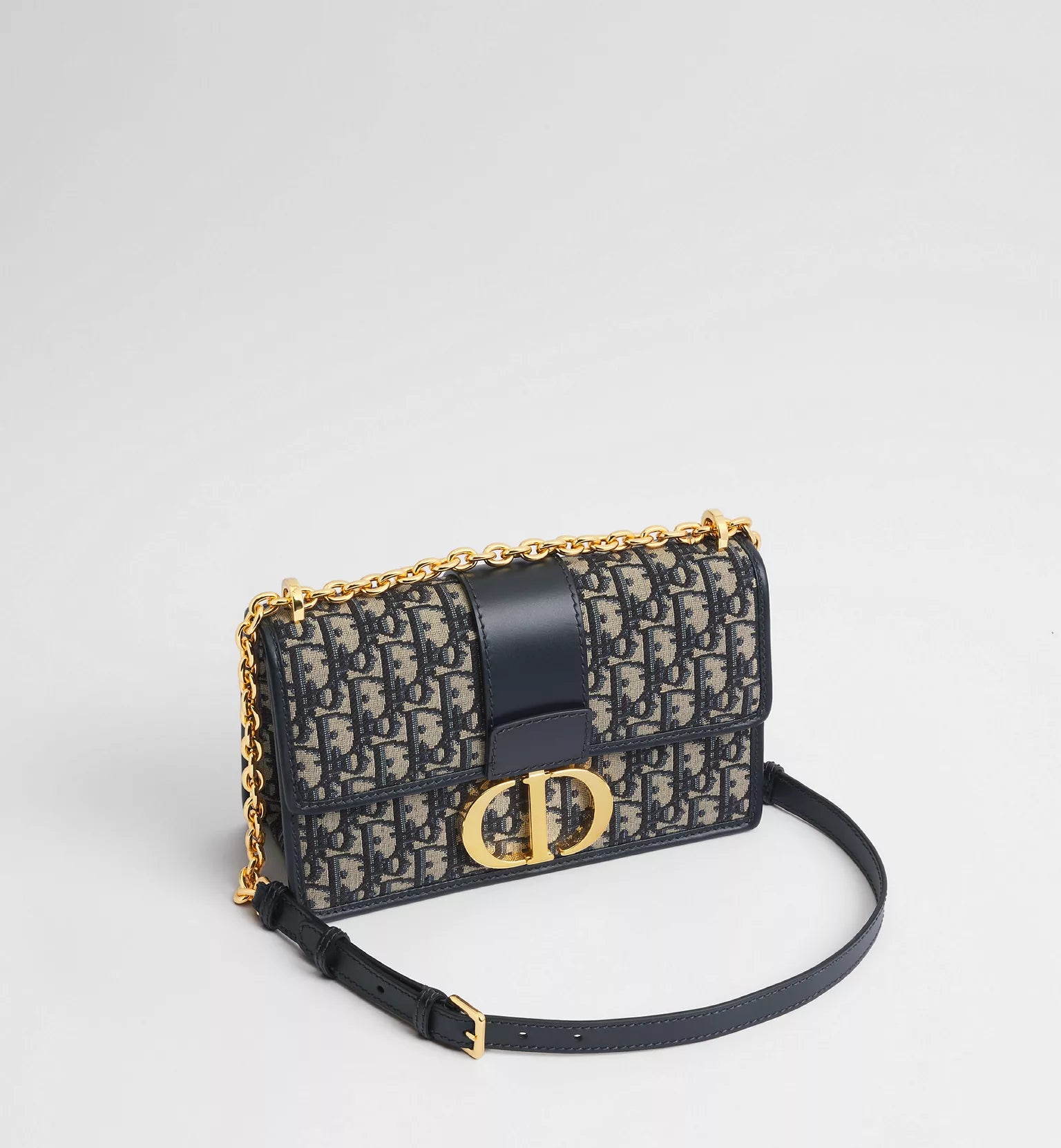 30 Montaigne Chain Bag