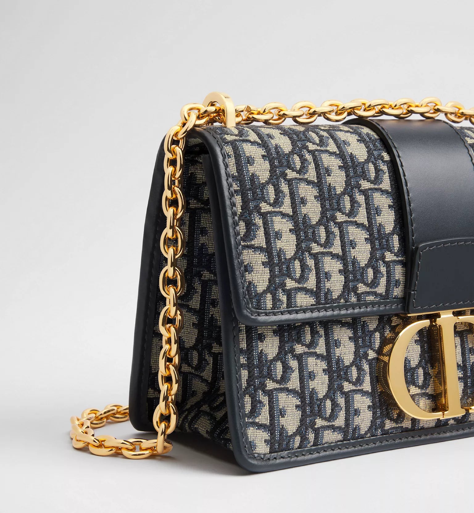30 Montaigne Chain Bag
