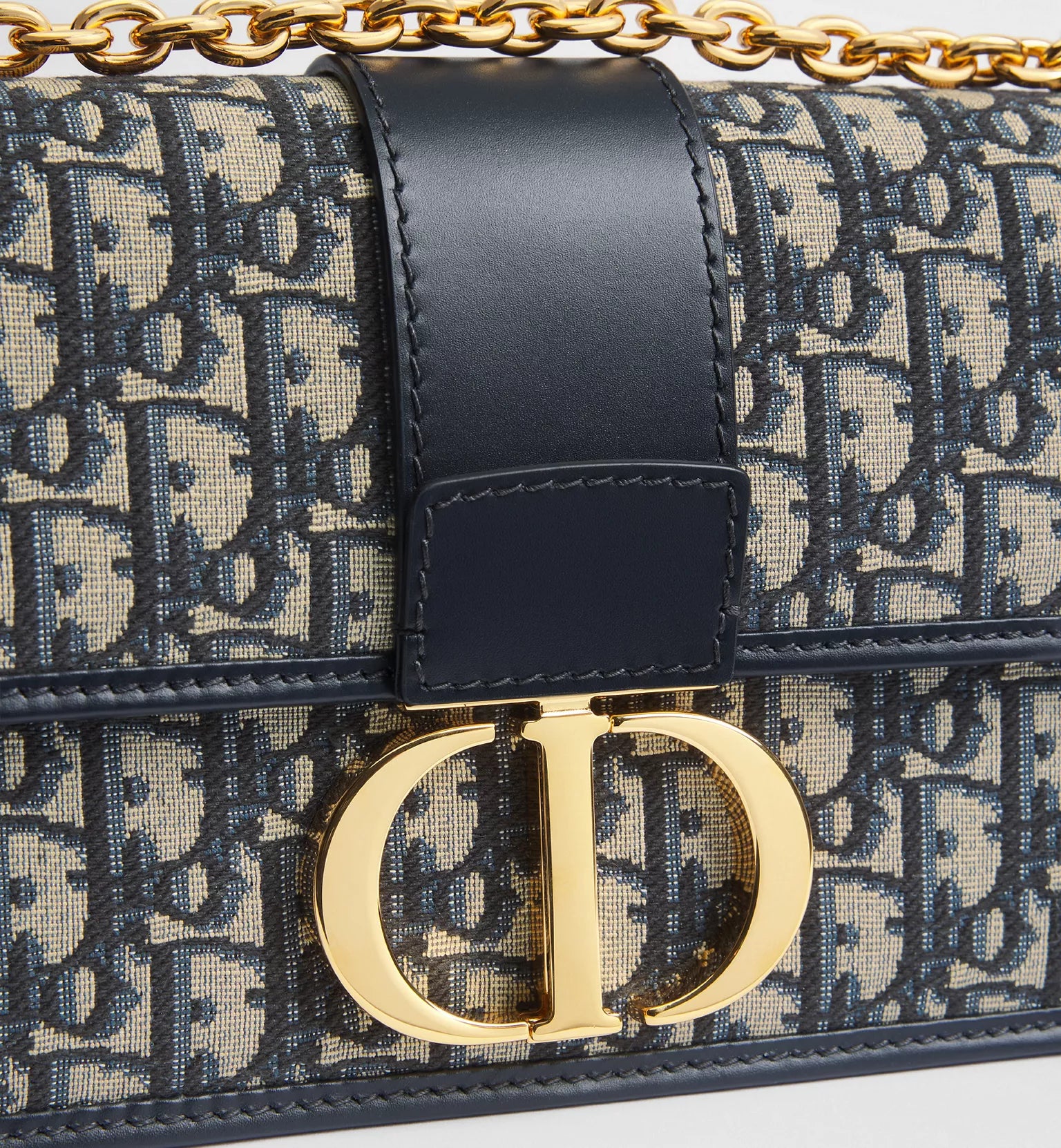 30 Montaigne Chain Bag