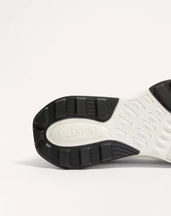 True Act Low Top Trainer In Mesh And Rubberised Fabric