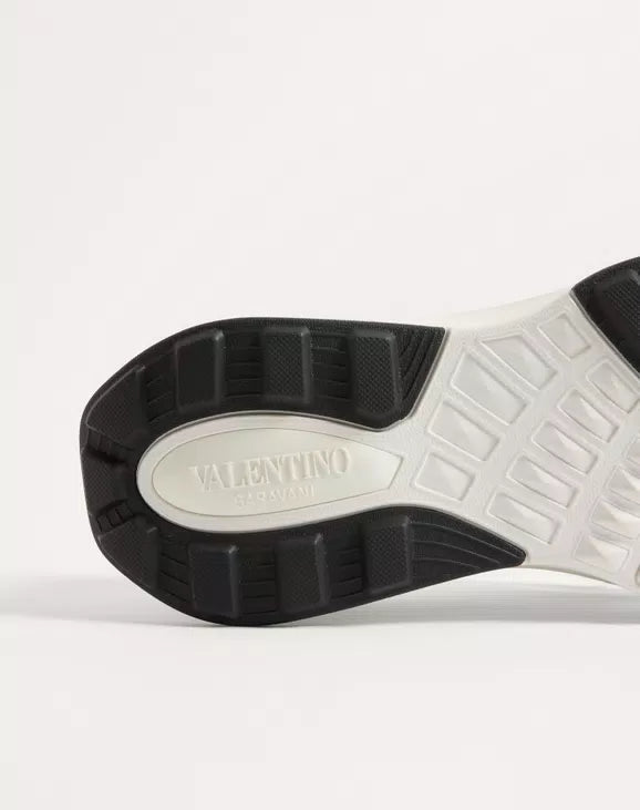 True Act Low Top Trainer In Mesh And Rubberised Fabric