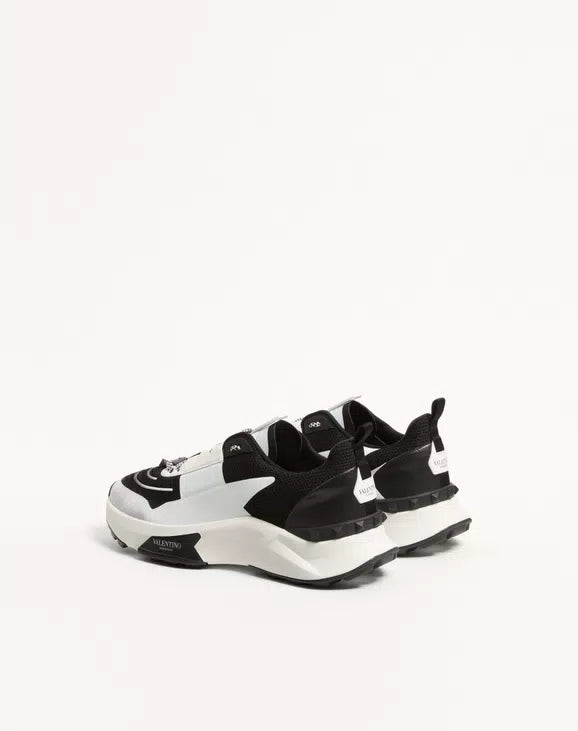True Act Low Top Trainer In Mesh And Rubberised Fabric