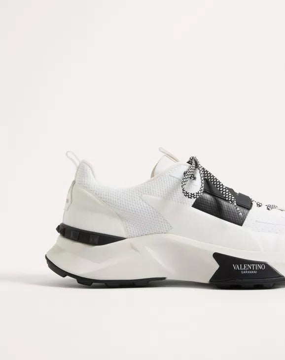 True Act Low Top Trainer In Mesh And Rubberised Fabric