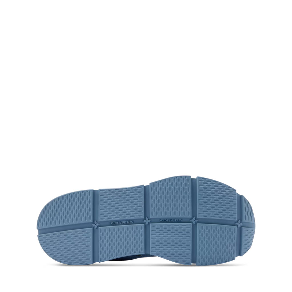 Light blue treaded rubber outsole for low-top sneakers