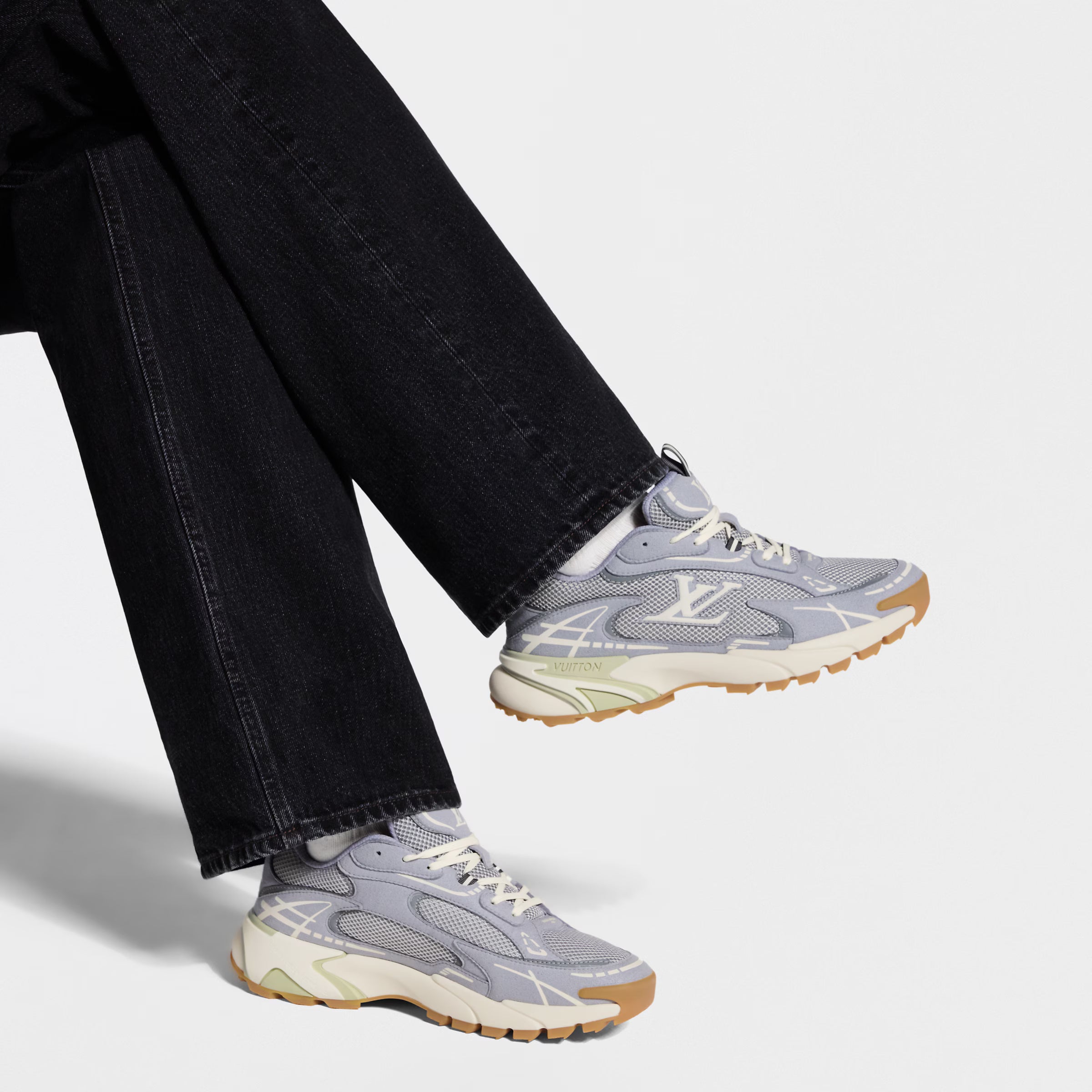 LV Tatic Runner Trainers